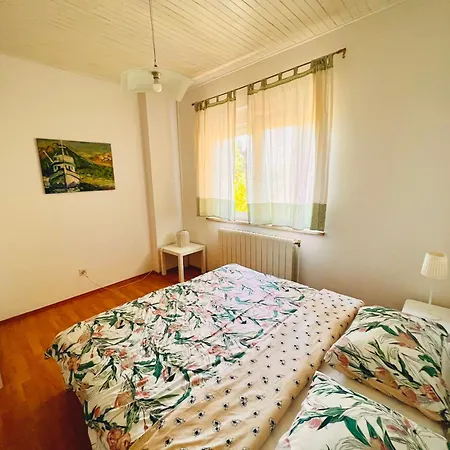 Little Sunflower Apartment